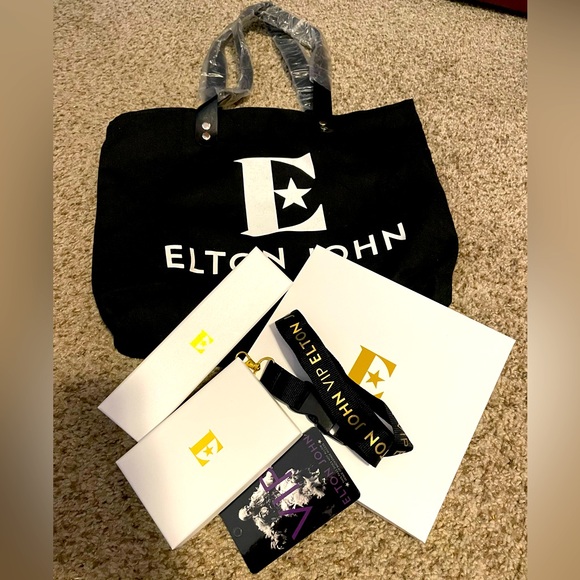 ELTON JOHN VIP FAREWELL TOUR Concert Tote bag & Memorabilia BUNDLE ALL NEW - Picture 2 of 12